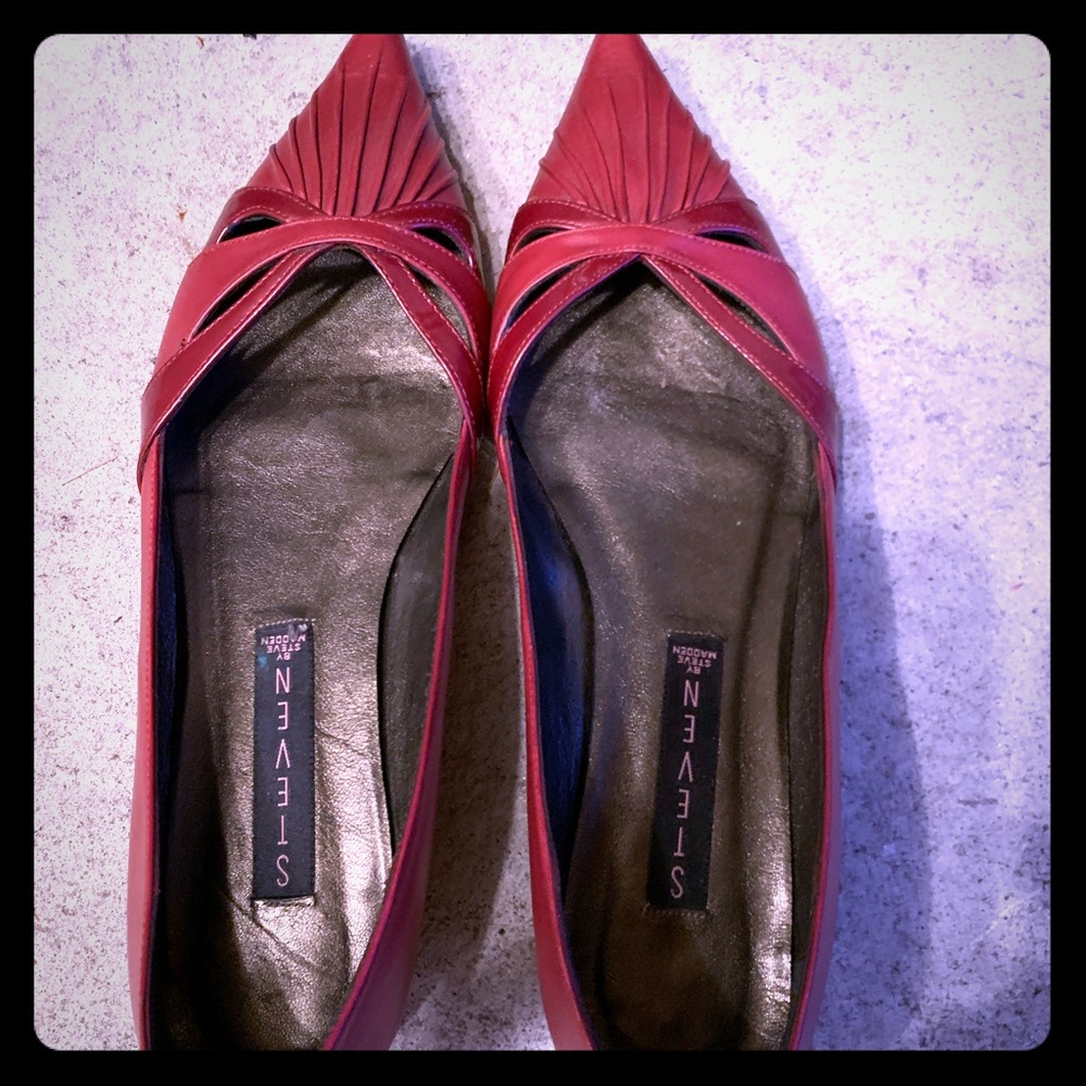Steve Madden Burgundy Pointed Toe Flats
